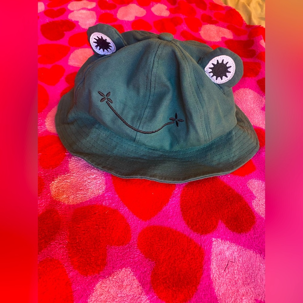 Frog bucket hat
